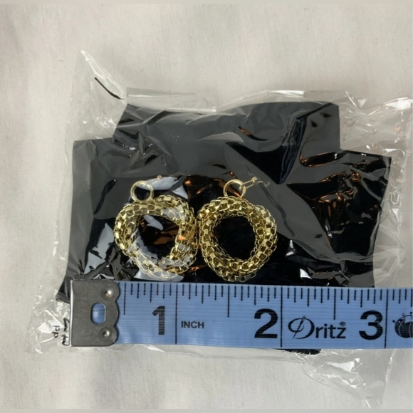 *NWOT* Vintage Avon Goldtone Circle Snake Chain Earrings - Picture 6 of 8